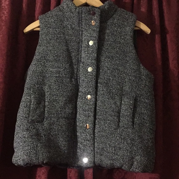 Ara Vest - Picture 4 of 8